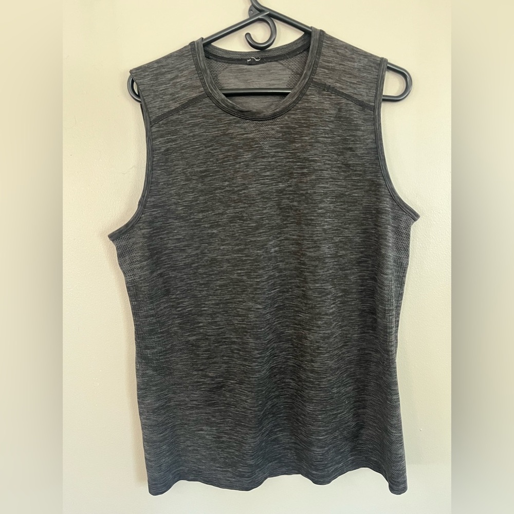 Men's large Lululemon sleeveless shirt